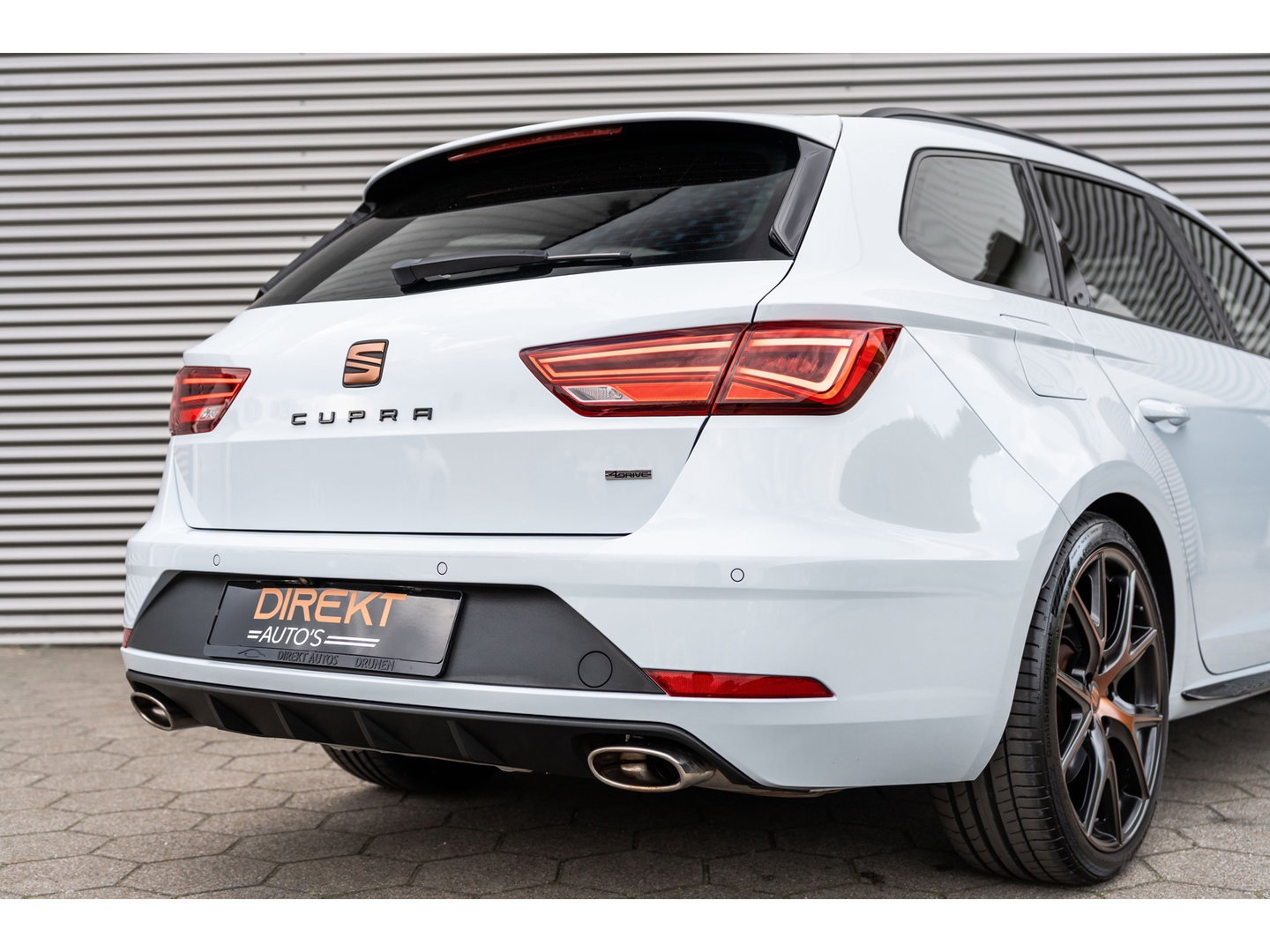 SEAT Leon ST 2.0 TSI CUPRA 4DRIVE DYNAMIC GREY PANO BEATS