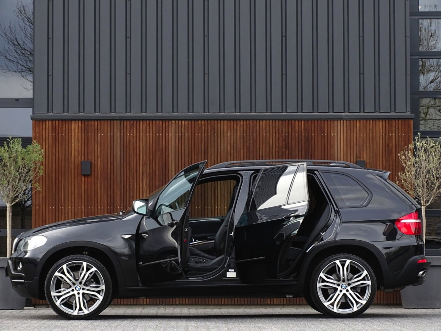 BMW X5 4.8is V8 355PK / High Exc. / M-pakket / LED