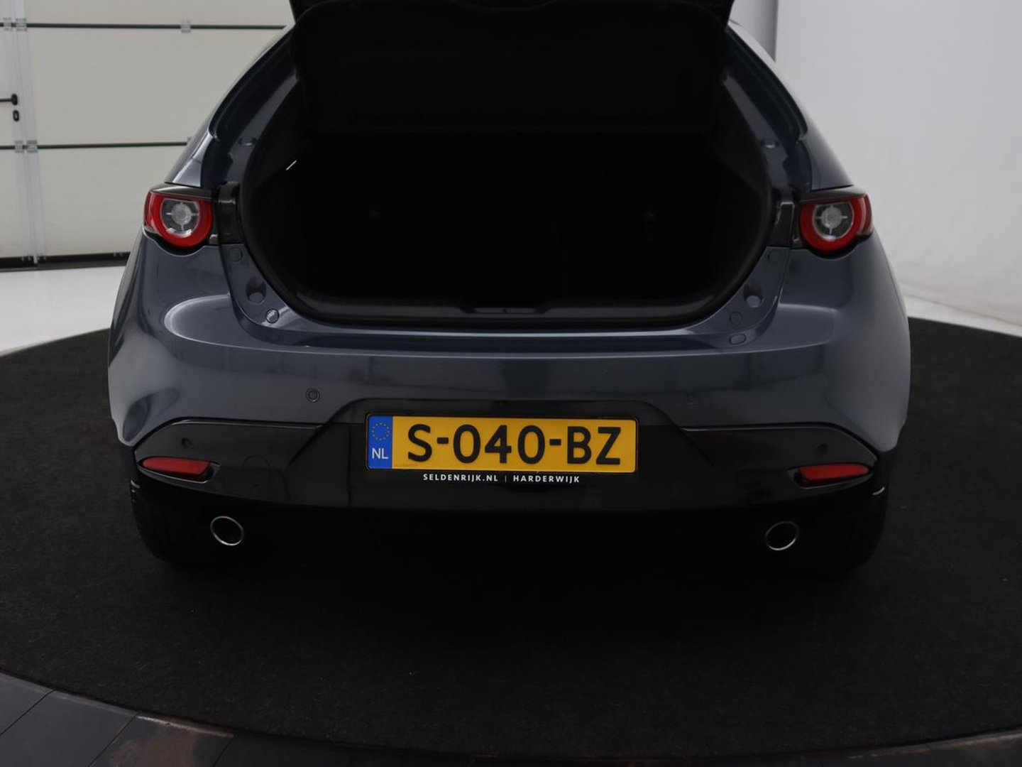 Mazda 3 2.0 e-SkyActiv-G M Hybrid 150 Homura | Stoelverwarming | Head-Up | Adaptive cruise | Camera | Carplay | Keyless | Full LED | Navigatie | Dodehoek detectie | 58.800km NAP | Origineel NL