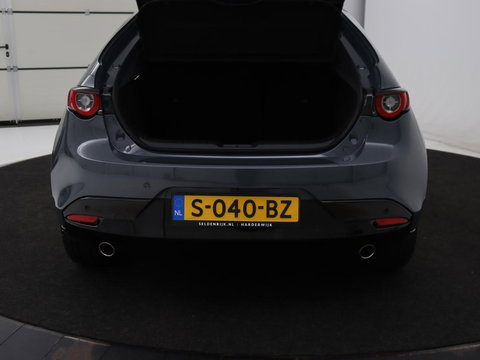 Mazda 3 2.0 e-SkyActiv-G M Hybrid 150 Homura | Stoelverwarming | Head-Up | Adaptive cruise | Camera | Carplay | Keyless | Full LED | Navigatie | Dodehoek detectie | 58.800km NAP | Origineel NL