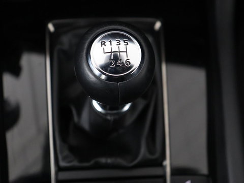 Mazda 3 2.0 e-SkyActiv-G M Hybrid 150 Homura | Stoelverwarming | Head-Up | Adaptive cruise | Camera | Carplay | Keyless | Full LED | Navigatie | Dodehoek detectie | 58.800km NAP | Origineel NL