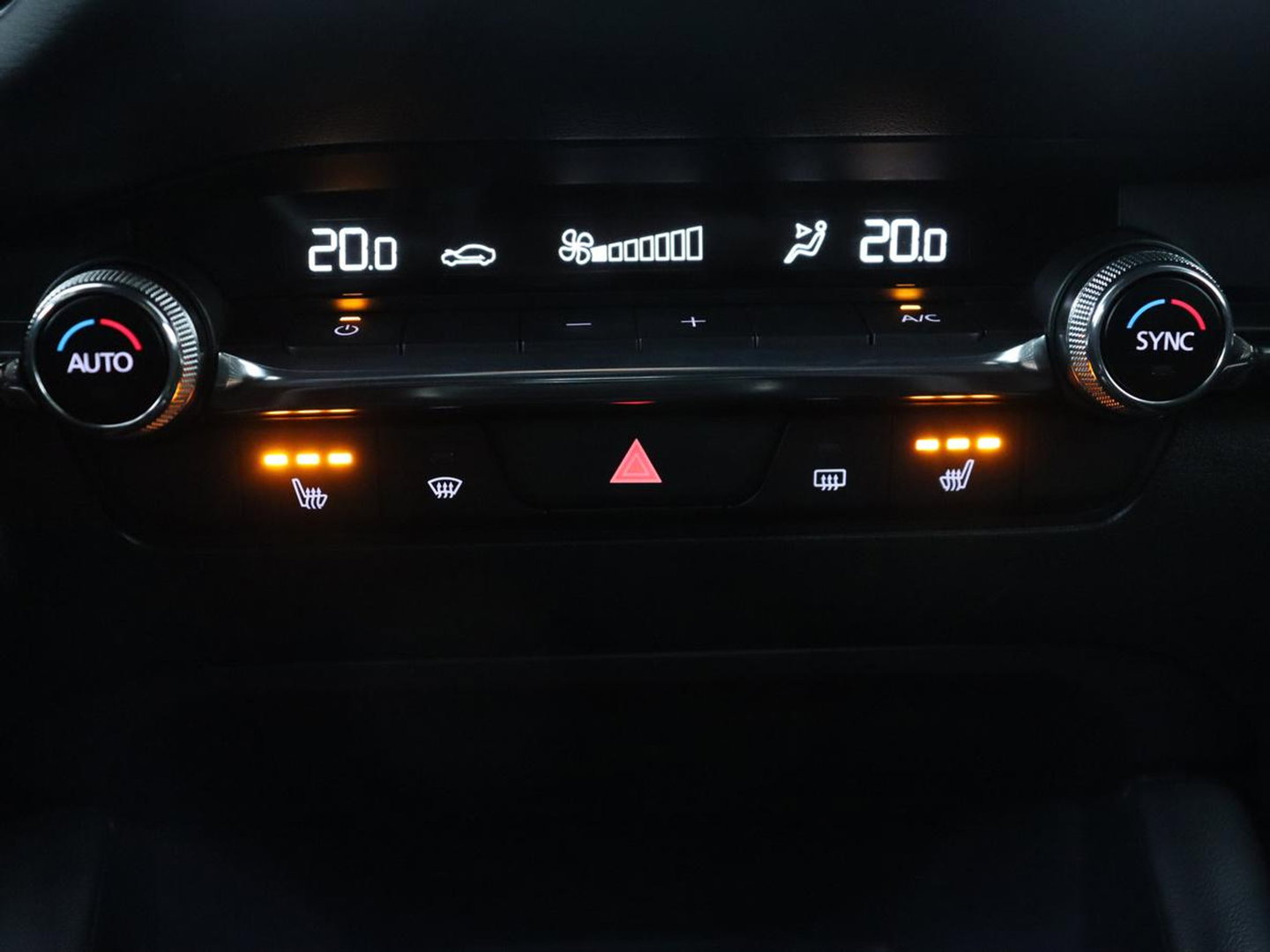 Mazda 3 2.0 e-SkyActiv-G M Hybrid 150 Homura | Stoelverwarming | Head-Up | Adaptive cruise | Camera | Carplay | Keyless | Full LED | Navigatie | Dodehoek detectie | 58.800km NAP | Origineel NL