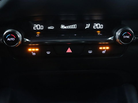 Mazda 3 2.0 e-SkyActiv-G M Hybrid 150 Homura | Stoelverwarming | Head-Up | Adaptive cruise | Camera | Carplay | Keyless | Full LED | Navigatie | Dodehoek detectie | 58.800km NAP | Origineel NL