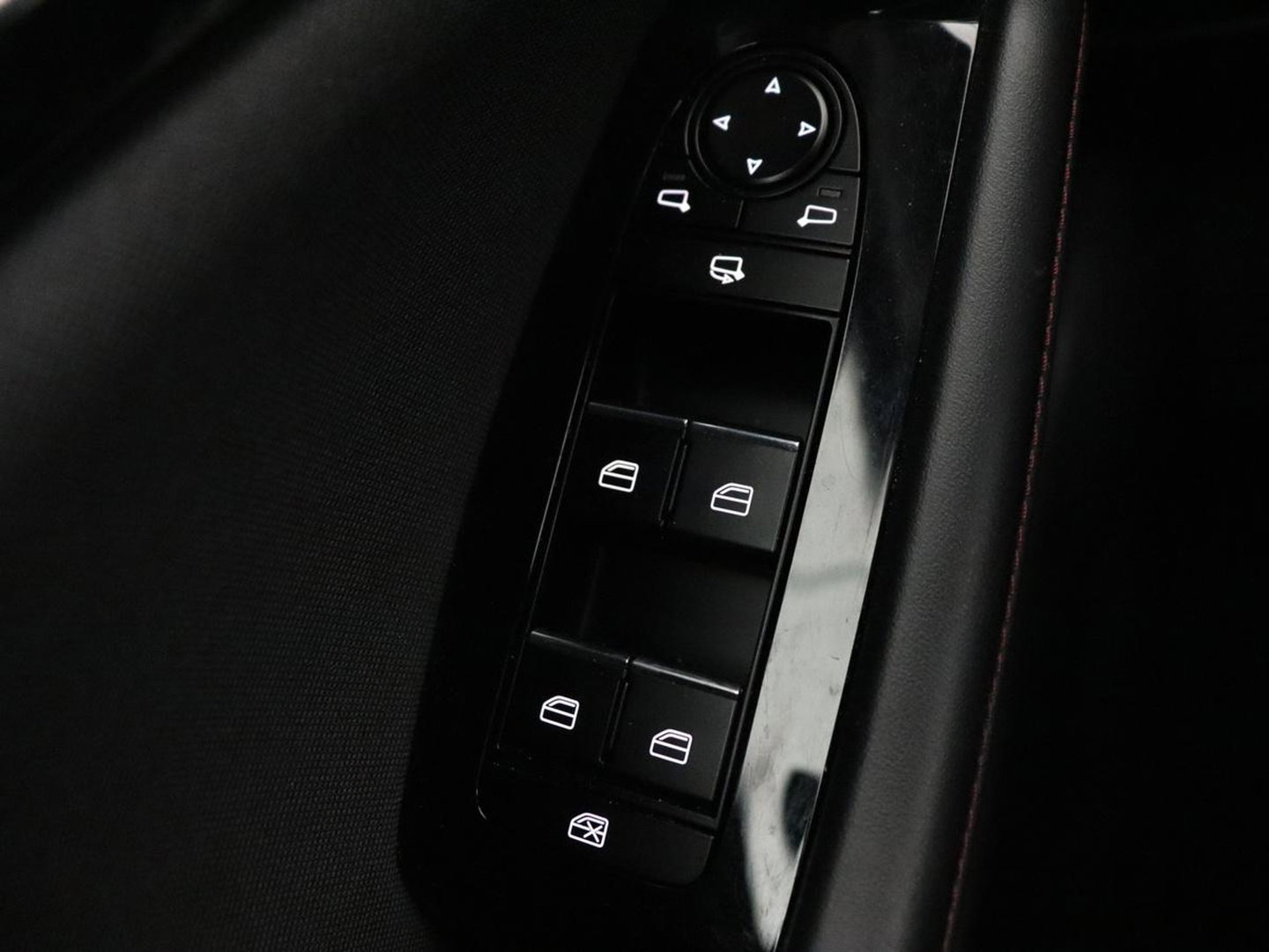 Mazda 3 2.0 e-SkyActiv-G M Hybrid 150 Homura | Stoelverwarming | Head-Up | Adaptive cruise | Camera | Carplay | Keyless | Full LED | Navigatie | Dodehoek detectie | 58.800km NAP | Origineel NL