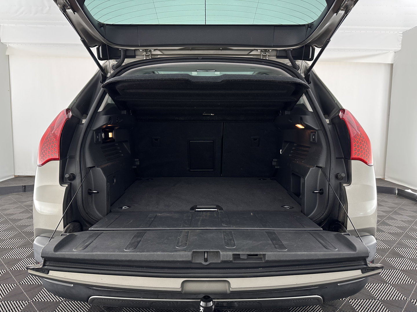 Peugeot 3008 1.6 THP Online *PANO | HEAD-UP | LEATHER | NAVI-FULLMAP | HEATED-COMFORTSEATS | ECC | PDC | CRUISE | 18''ALU | TOWBAR*