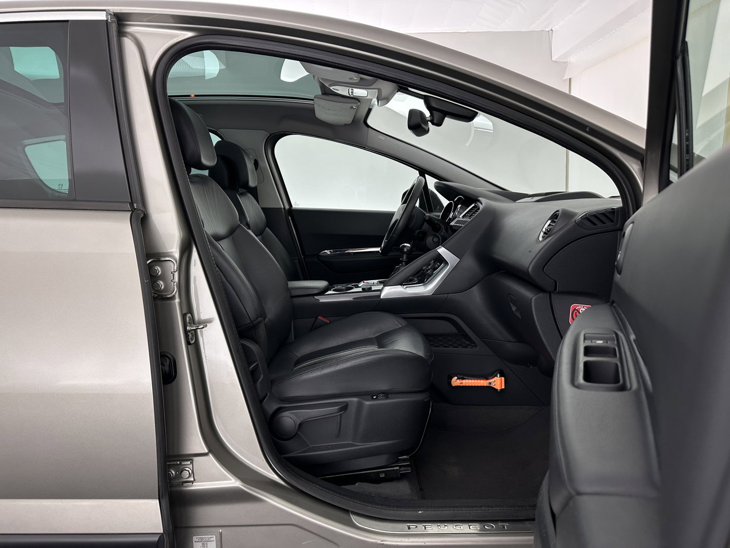 Peugeot 3008 1.6 THP Online *PANO | HEAD-UP | LEATHER | NAVI-FULLMAP | HEATED-COMFORTSEATS | ECC | PDC | CRUISE | 18''ALU | TOWBAR*