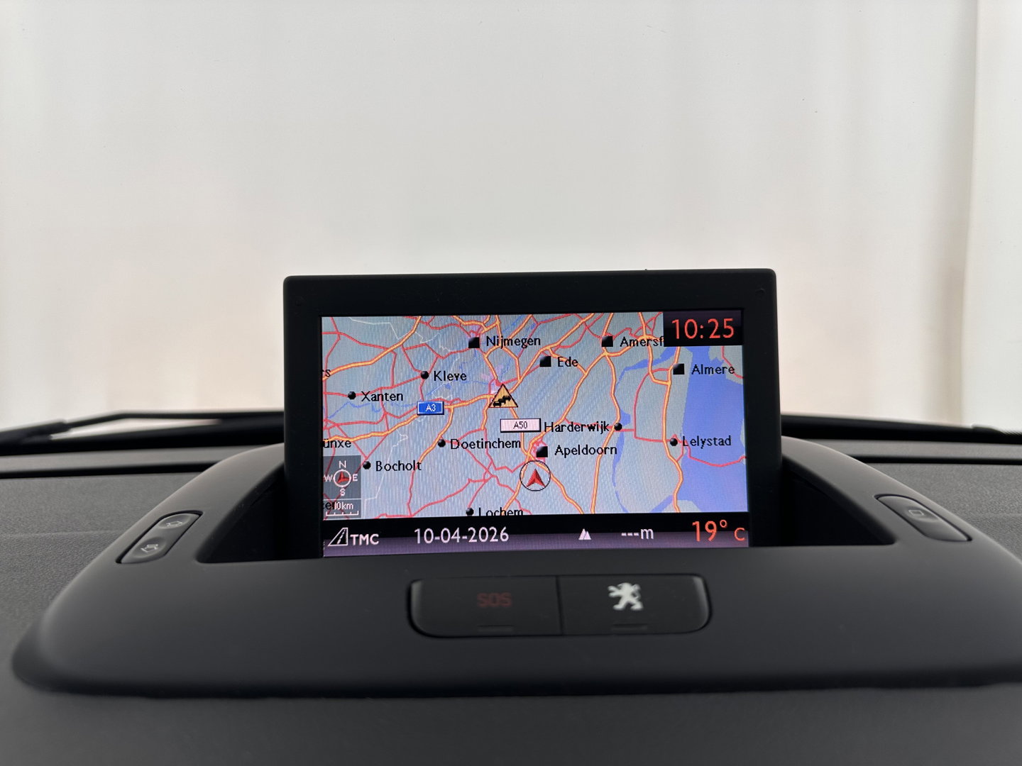 Peugeot 3008 1.6 THP Online *PANO | HEAD-UP | LEATHER | NAVI-FULLMAP | HEATED-COMFORTSEATS | ECC | PDC | CRUISE | 18''ALU | TOWBAR*