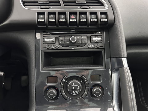 Peugeot 3008 1.6 THP Online *PANO | HEAD-UP | LEATHER | NAVI-FULLMAP | HEATED-COMFORTSEATS | ECC | PDC | CRUISE | 18''ALU | TOWBAR*