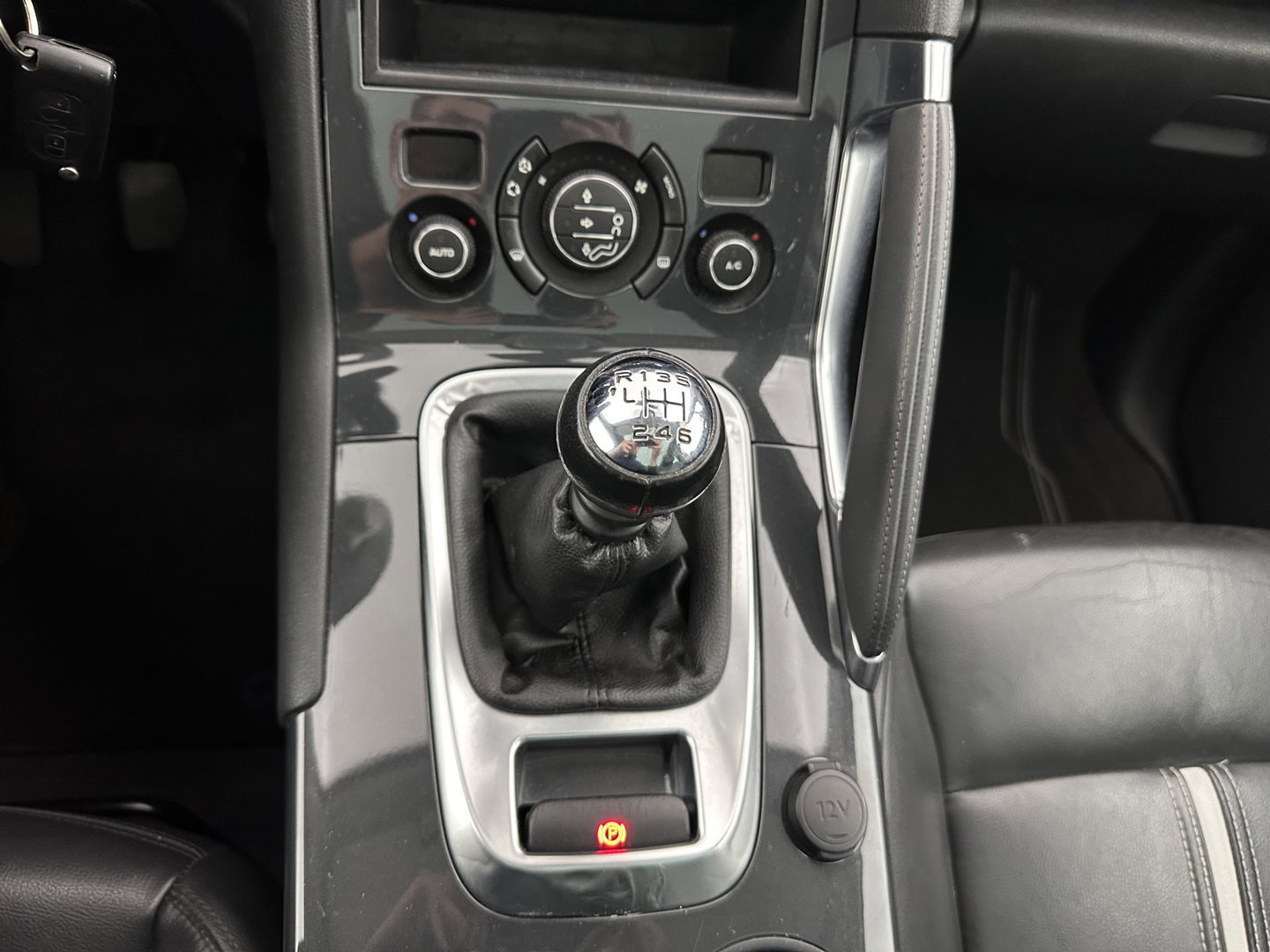 Peugeot 3008 1.6 THP Online *PANO | HEAD-UP | LEATHER | NAVI-FULLMAP | HEATED-COMFORTSEATS | ECC | PDC | CRUISE | 18''ALU | TOWBAR*