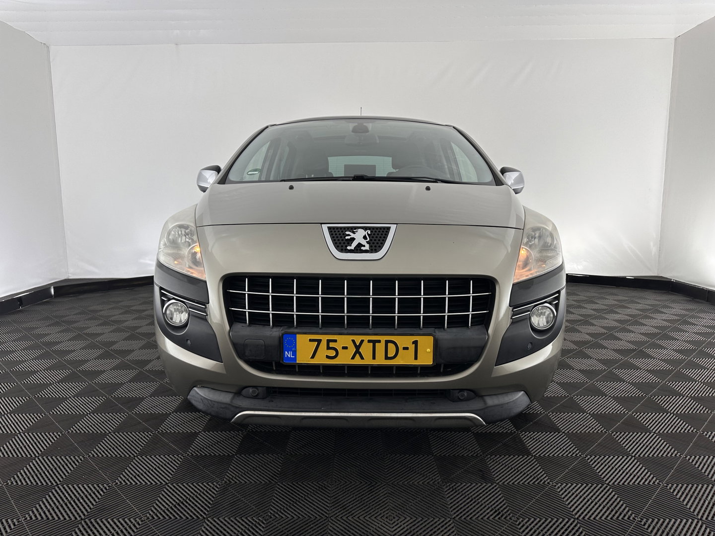 Peugeot 3008 1.6 THP Online *PANO | HEAD-UP | LEATHER | NAVI-FULLMAP | HEATED-COMFORTSEATS | ECC | PDC | CRUISE | 18''ALU | TOWBAR*