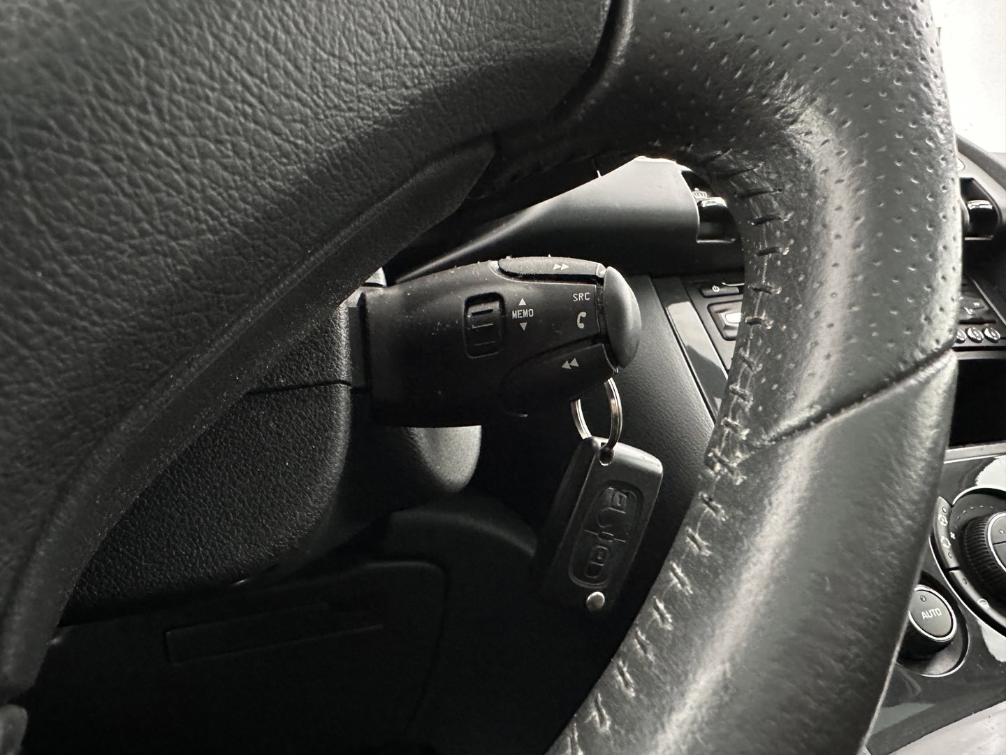 Peugeot 3008 1.6 THP Online *PANO | HEAD-UP | LEATHER | NAVI-FULLMAP | HEATED-COMFORTSEATS | ECC | PDC | CRUISE | 18''ALU | TOWBAR*