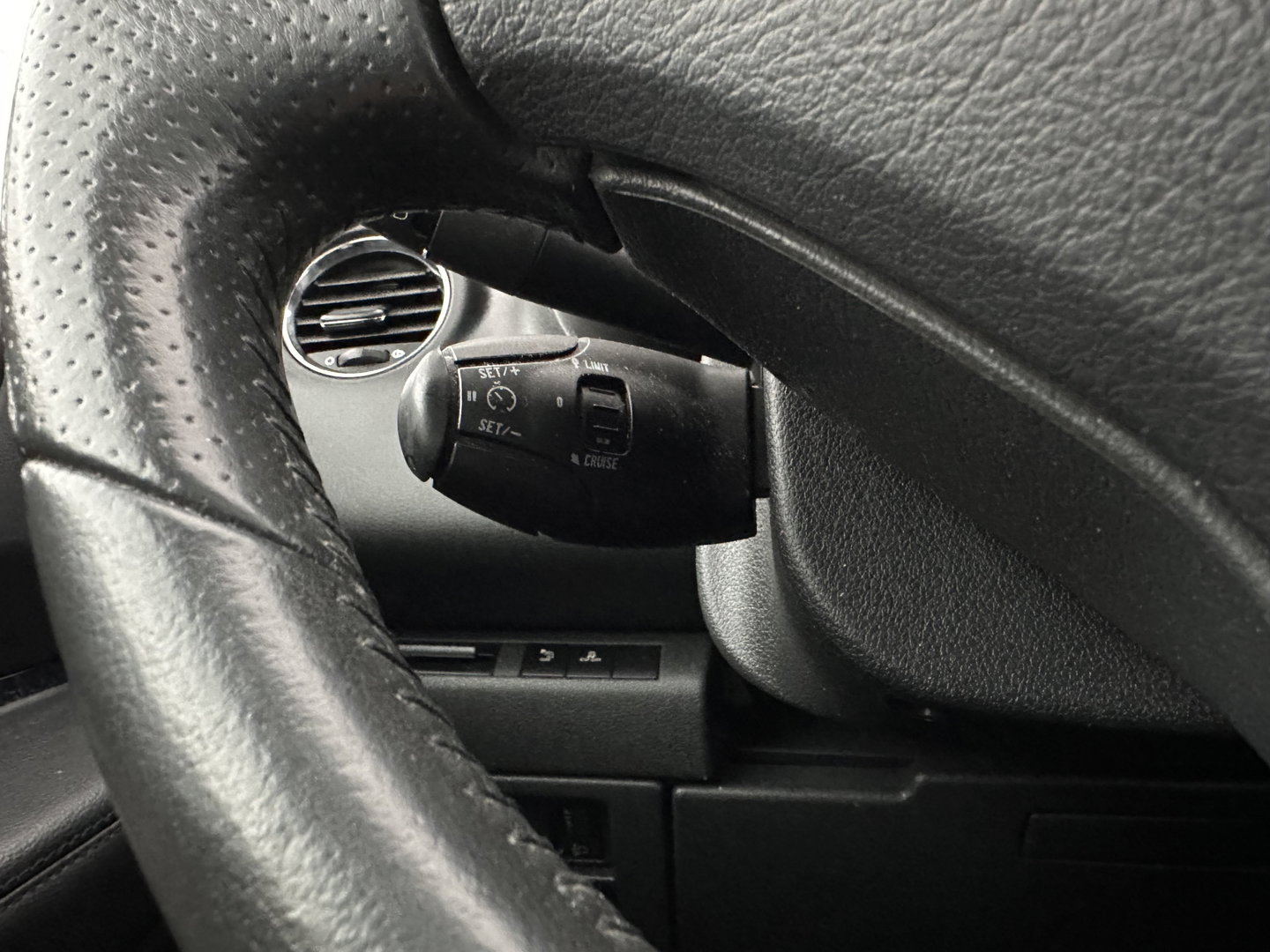 Peugeot 3008 1.6 THP Online *PANO | HEAD-UP | LEATHER | NAVI-FULLMAP | HEATED-COMFORTSEATS | ECC | PDC | CRUISE | 18''ALU | TOWBAR*