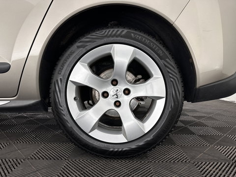 Peugeot 3008 1.6 THP Online *PANO | HEAD-UP | LEATHER | NAVI-FULLMAP | HEATED-COMFORTSEATS | ECC | PDC | CRUISE | 18''ALU | TOWBAR*