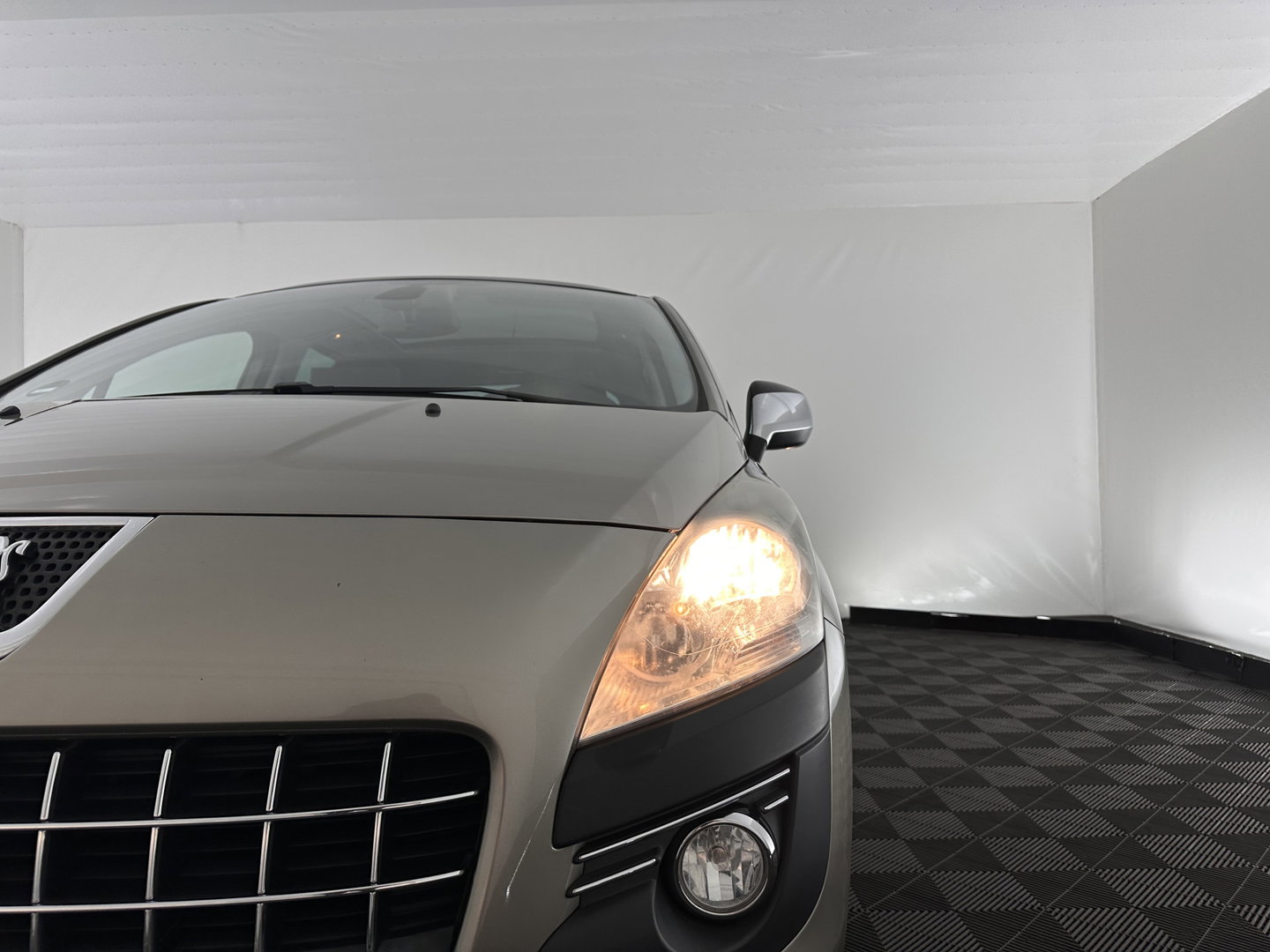 Peugeot 3008 1.6 THP Online *PANO | HEAD-UP | LEATHER | NAVI-FULLMAP | HEATED-COMFORTSEATS | ECC | PDC | CRUISE | 18''ALU | TOWBAR*