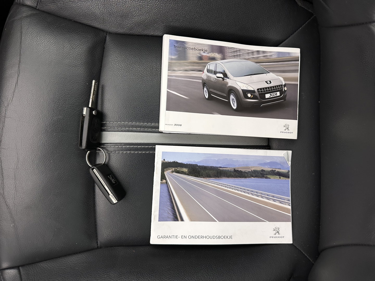 Peugeot 3008 1.6 THP Online *PANO | HEAD-UP | LEATHER | NAVI-FULLMAP | HEATED-COMFORTSEATS | ECC | PDC | CRUISE | 18''ALU | TOWBAR*