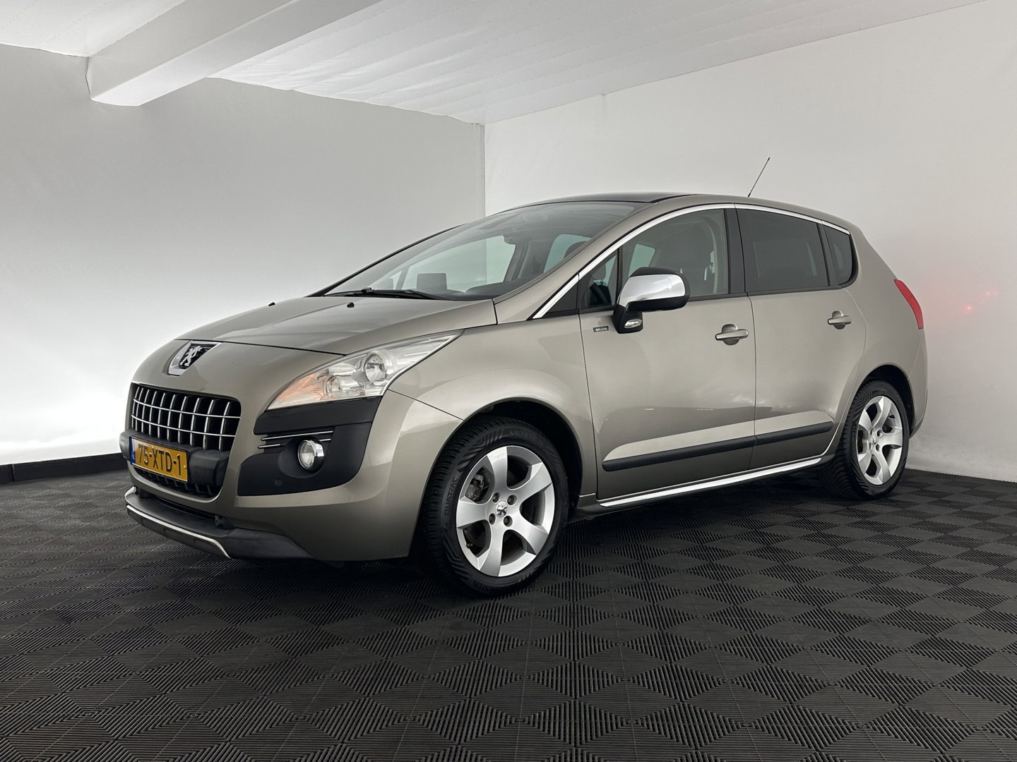 Peugeot 3008 1.6 THP Online *PANO | HEAD-UP | LEATHER | NAVI-FULLMAP | HEATED-COMFORTSEATS | ECC | PDC | CRUISE | 18''ALU | TOWBAR*