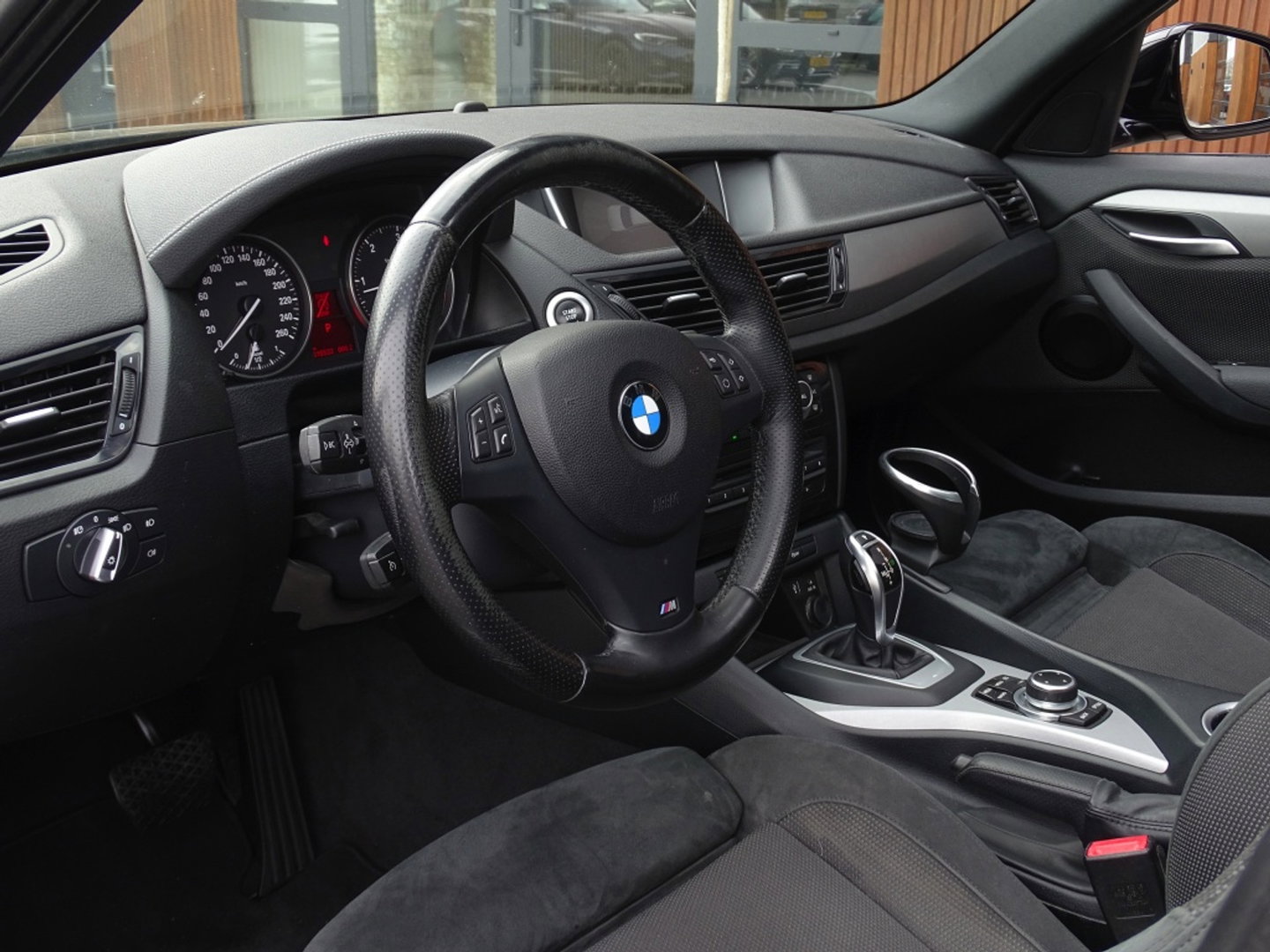 BMW X1 18d sDrive 143PK / M-Sport / Automaat / pano / LED