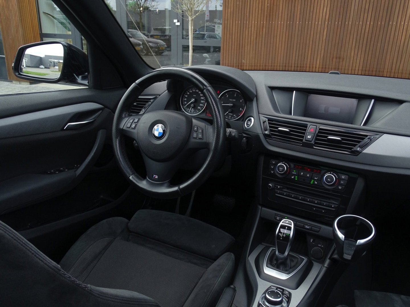 BMW X1 18d sDrive 143PK / M-Sport / Automaat / pano / LED