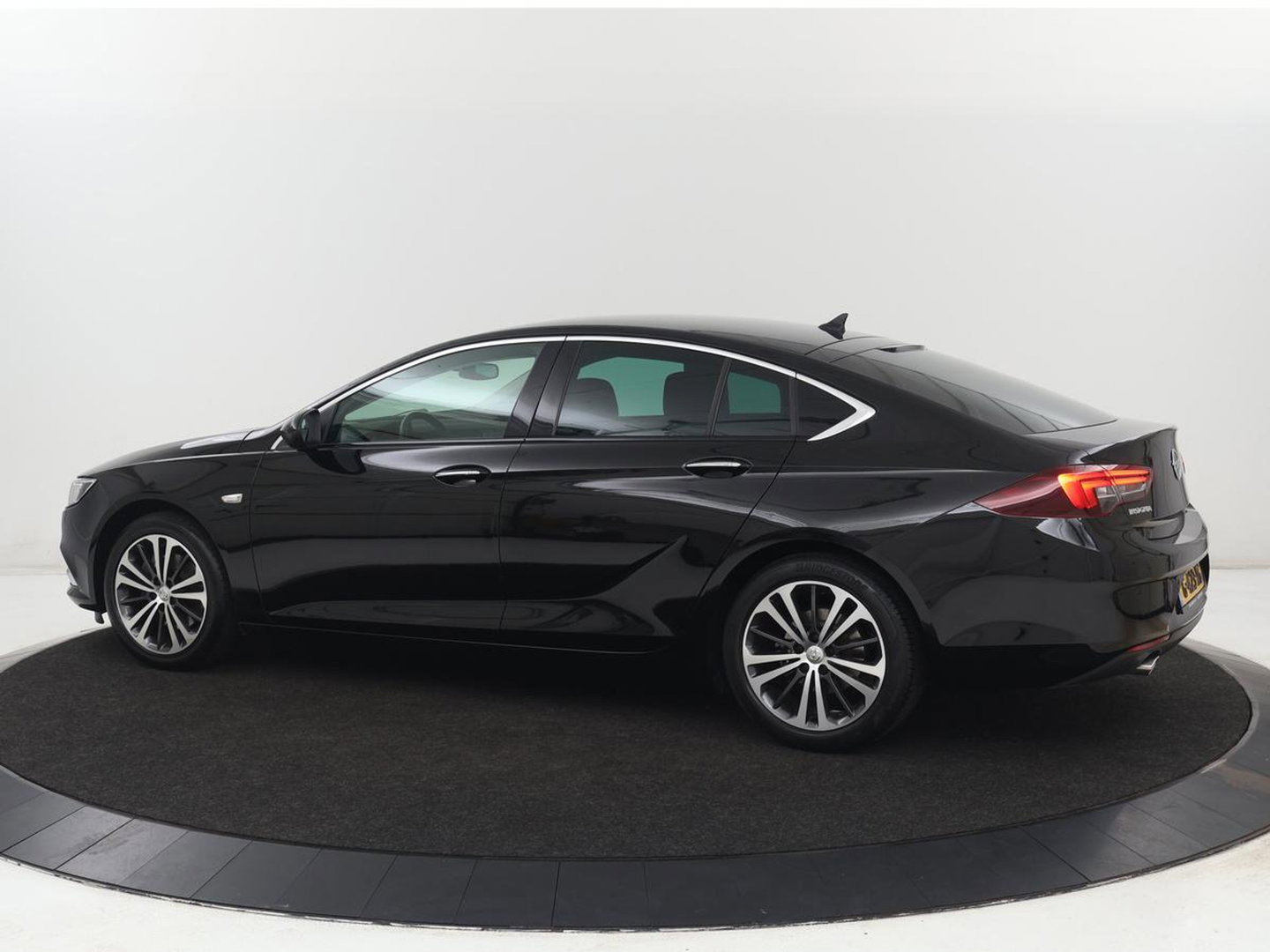 Opel Insignia 1.6 Turbo Innovation | 1e eigenaar | 55.500km NAP | Head-Up | Matrix-LED | Carplay | Navigatie | Camera | Keyless | Dodehoek detectie | Parkeerhulp | Cruise control | Climate control