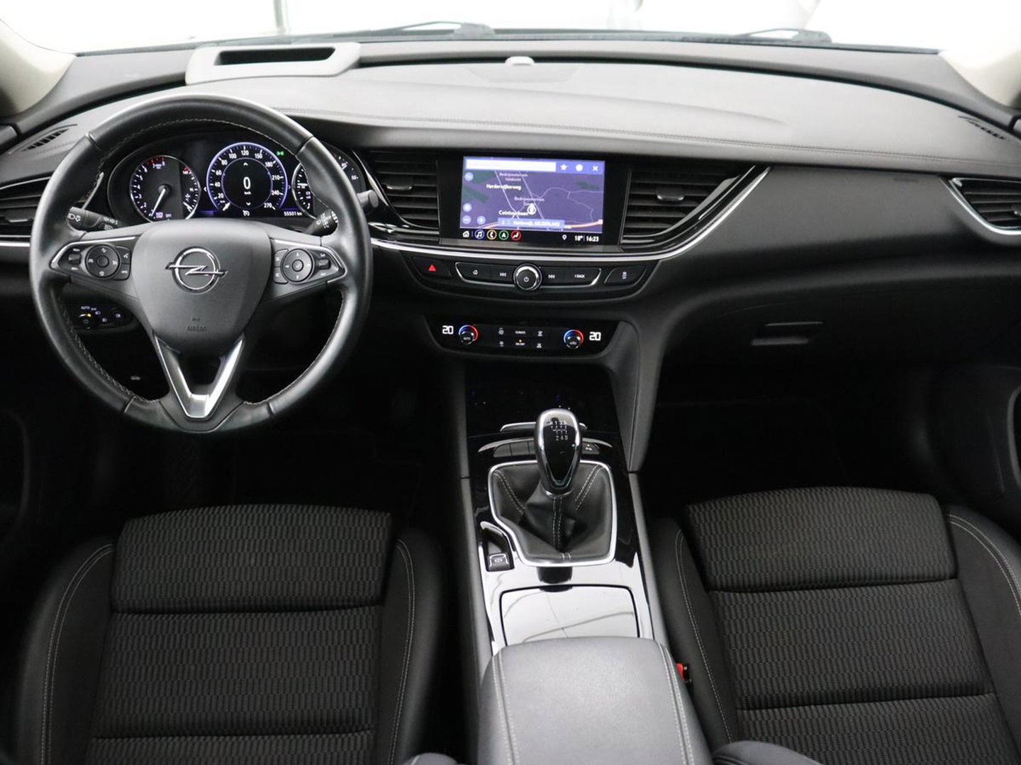 Opel Insignia 1.6 Turbo Innovation | 1e eigenaar | 55.500km NAP | Head-Up | Matrix-LED | Carplay | Navigatie | Camera | Keyless | Dodehoek detectie | Parkeerhulp | Cruise control | Climate control