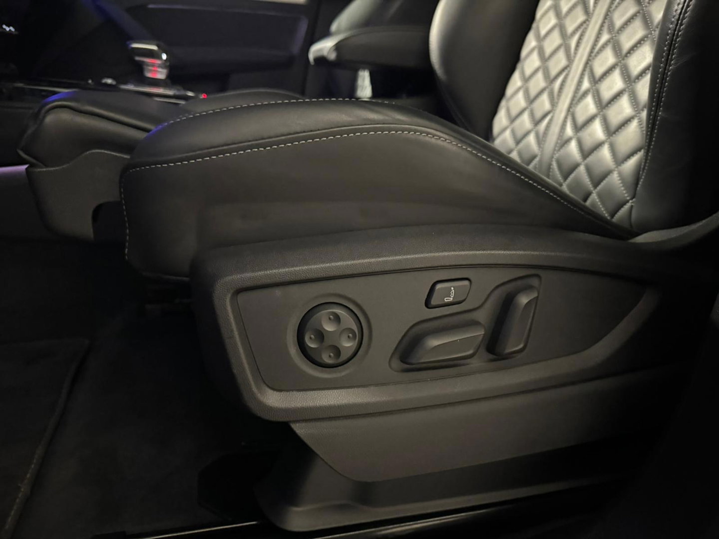 Audi Q5 55 TFSI e S edition Competition S-LINE PANO KEYLESS CAM