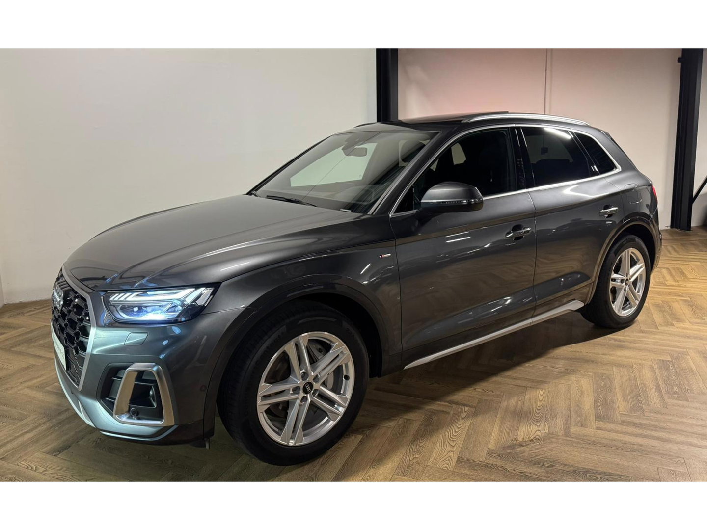 Audi Q5 55 TFSI e S edition Competition S-LINE PANO KEYLESS CAM
