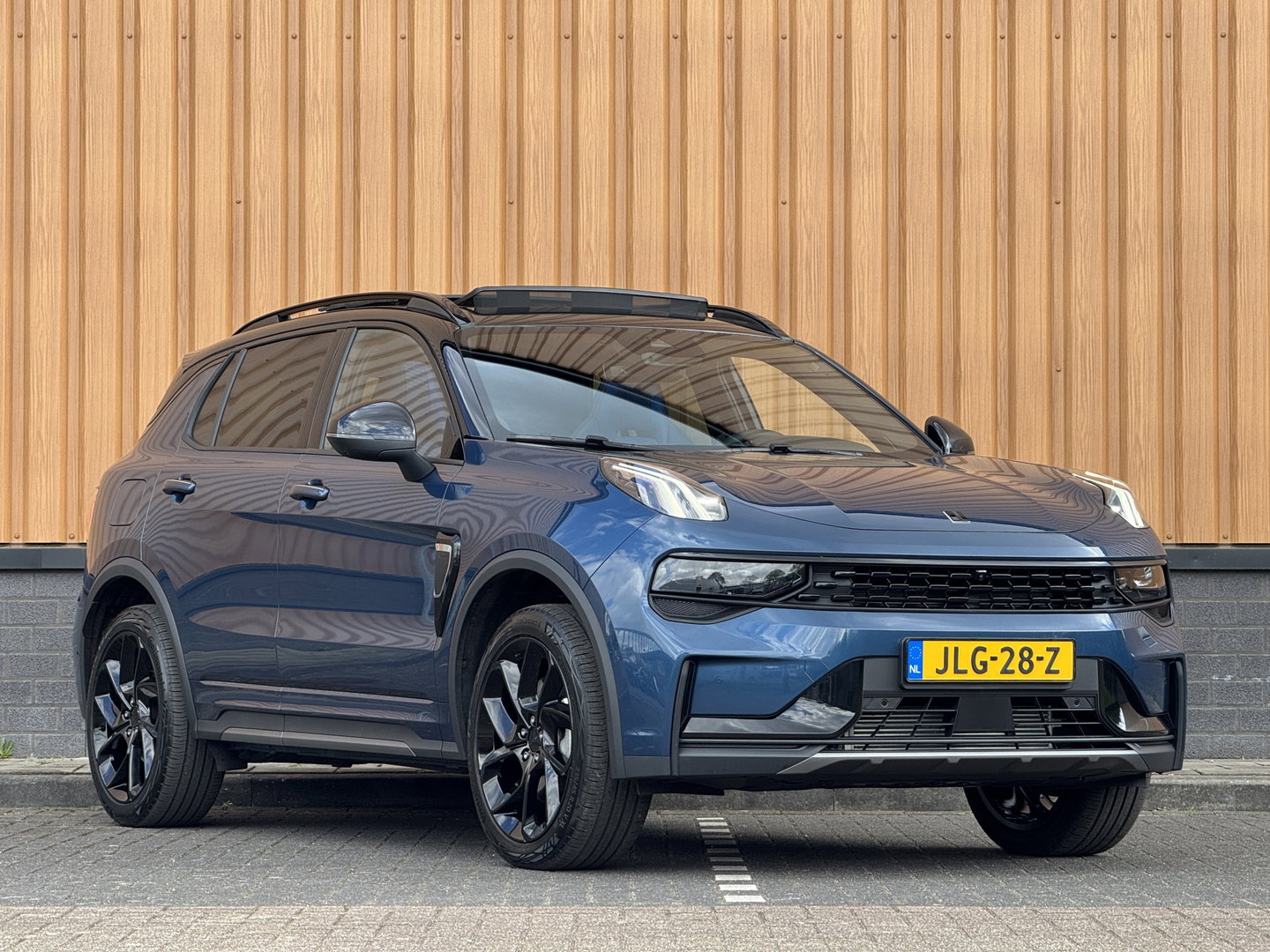 Lynk & Co 01 1.5 | Black Pakket | Panoramadak | Zwarte hemel | Stuurwielverwarming | Trekhaak | Adaptive Cruise Control | Keyless | Elektrische Bestuurdersstoel + Geheugen | Parkeersensoren | Apple Carplay |