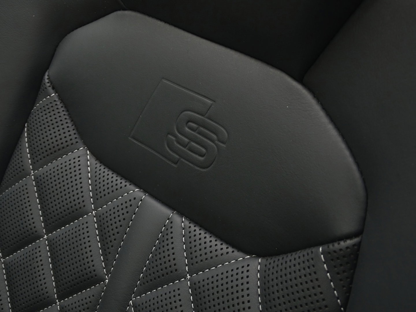 Audi Q7 55 TFSie 381PK Quattro S-Edition / Laser / B&O / 22" / Massage