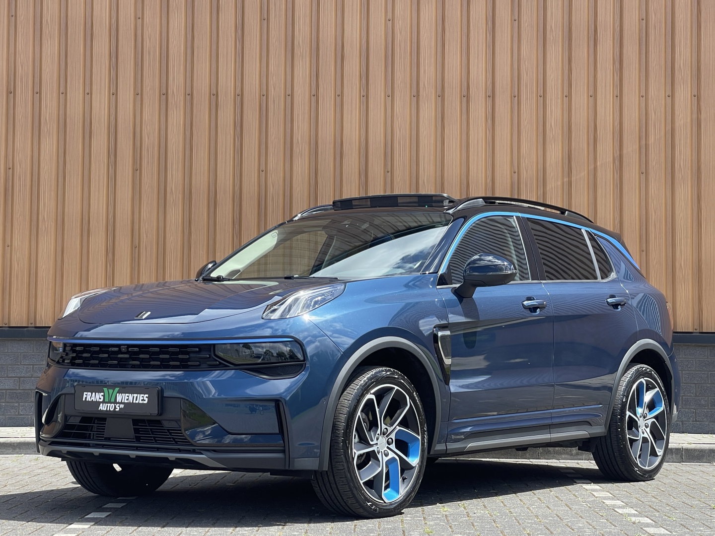 Lynk & Co 01 1.5 | Black Pakket | Nieuw! | Trekhaak | Panoramadak | 360° graden camera | Adaptive Cruise Control | Keyless | Elektrische Bestuurdersstoel + Geheugen | Parkeersensoren | Apple Carplay | Android
