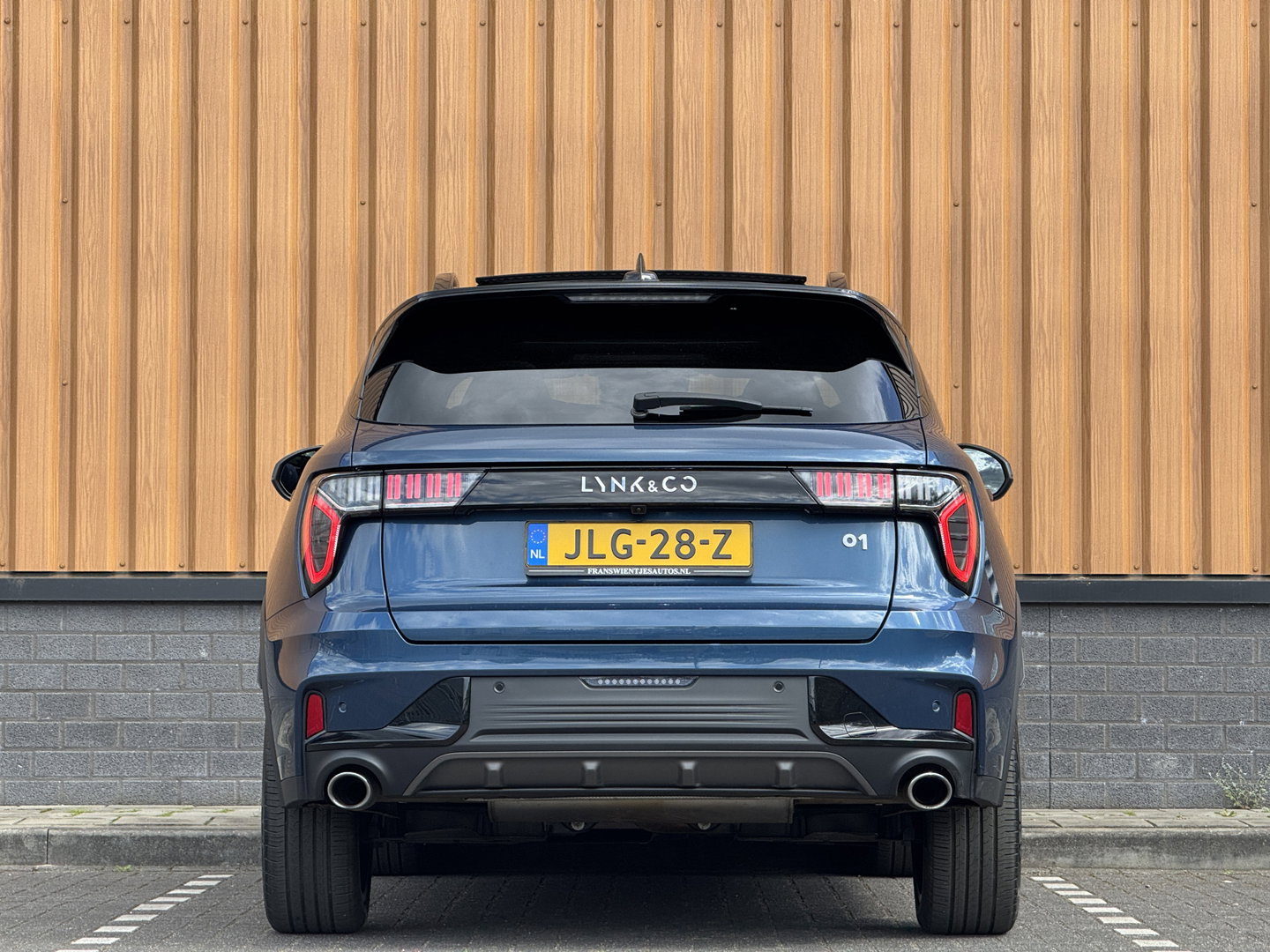 Lynk & Co 01 1.5 | Black Pakket | NIEUW! | Panoramadak | 360° graden camera | Adaptive Cruise Control | Keyless | Elektrische Bestuurdersstoel + Geheugen | Parkeersensoren | Apple Carplay | Android Auto | Inf