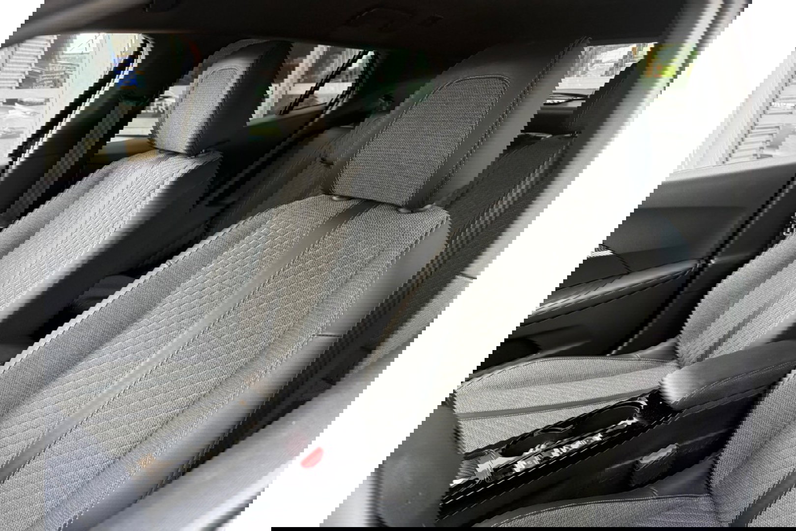 Peugeot 2008 1.2 PURETECH ALLUREPACK AUTOMAAT 130PK AIRCO NAVI CLIMA PDC-CAMERA I-TOGGLE.