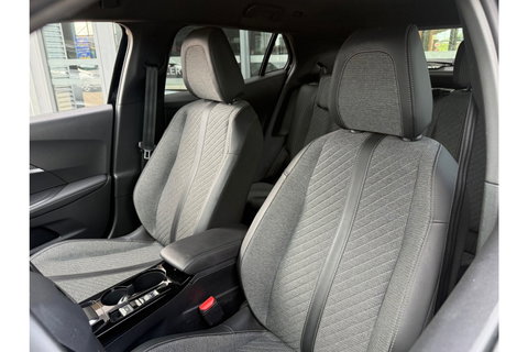 Peugeot 2008 1.2 PURETECH ALLUREPACK AUTOMAAT 130PK AIRCO NAVI CLIMA PDC-CAMERA I-TOGGLE.