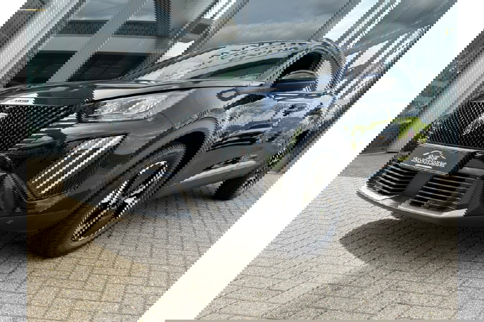 Peugeot 2008 1.2 PURETECH ALLUREPACK AUTOMAAT 130PK AIRCO NAVI CLIMA PDC-CAMERA I-TOGGLE.