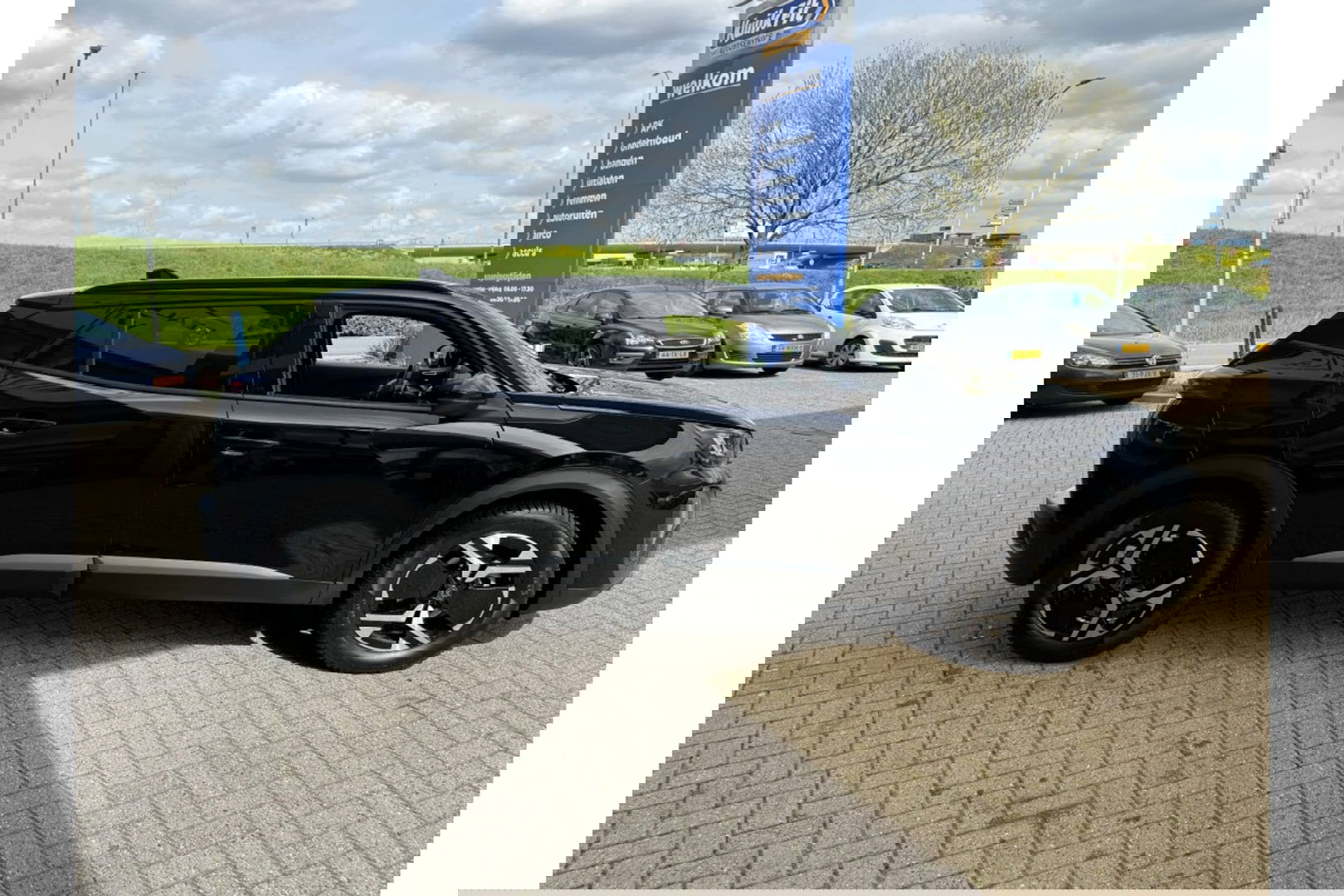 Peugeot 2008 1.2 PURETECH ALLUREPACK AUTOMAAT 130PK AIRCO NAVI CLIMA PDC-CAMERA I-TOGGLE.