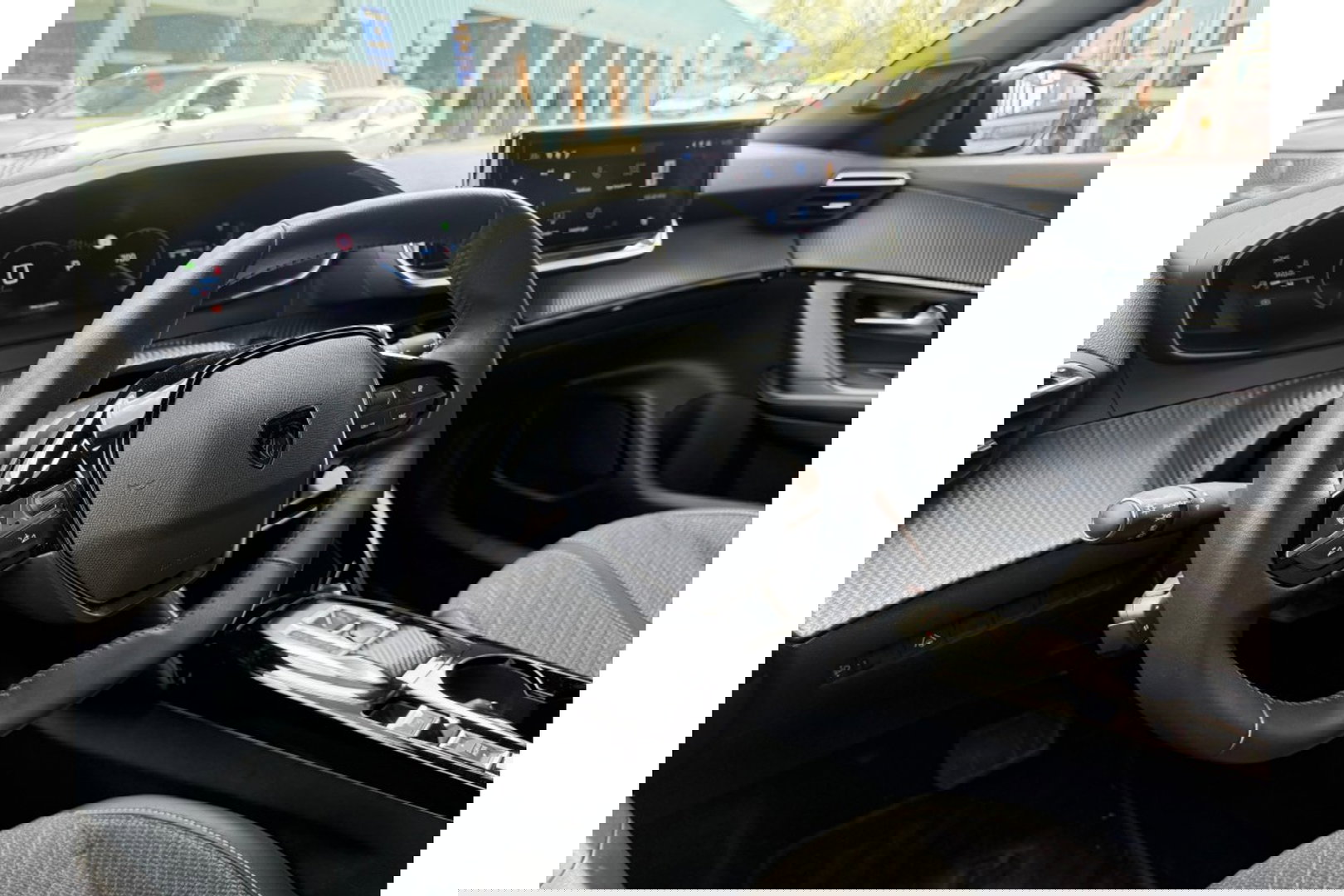 Peugeot 2008 1.2 PURETECH ALLUREPACK AUTOMAAT 130PK AIRCO NAVI CLIMA PDC-CAMERA I-TOGGLE.