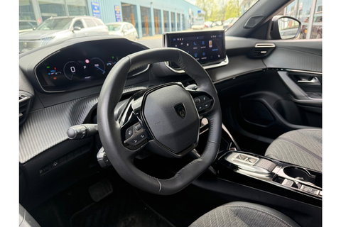 Peugeot 2008 1.2 PURETECH ALLUREPACK AUTOMAAT 130PK AIRCO NAVI CLIMA PDC-CAMERA I-TOGGLE.