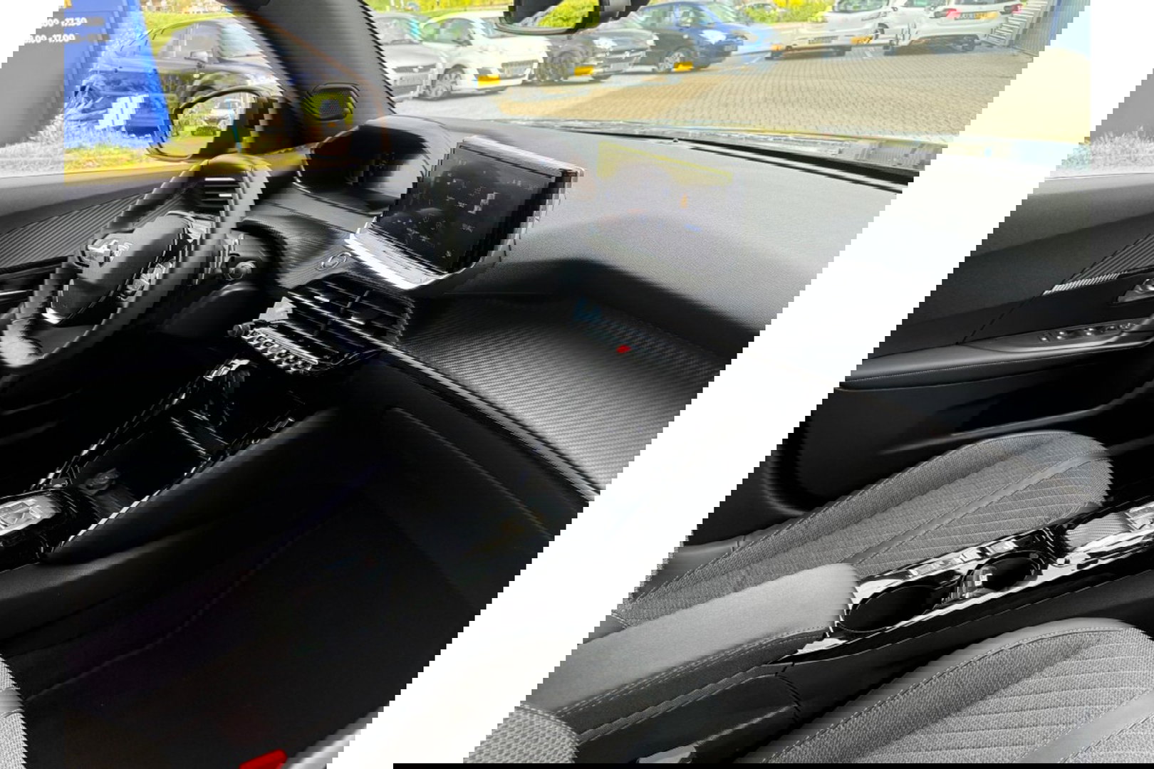 Peugeot 2008 1.2 PURETECH ALLUREPACK AUTOMAAT 130PK AIRCO NAVI CLIMA PDC-CAMERA I-TOGGLE.