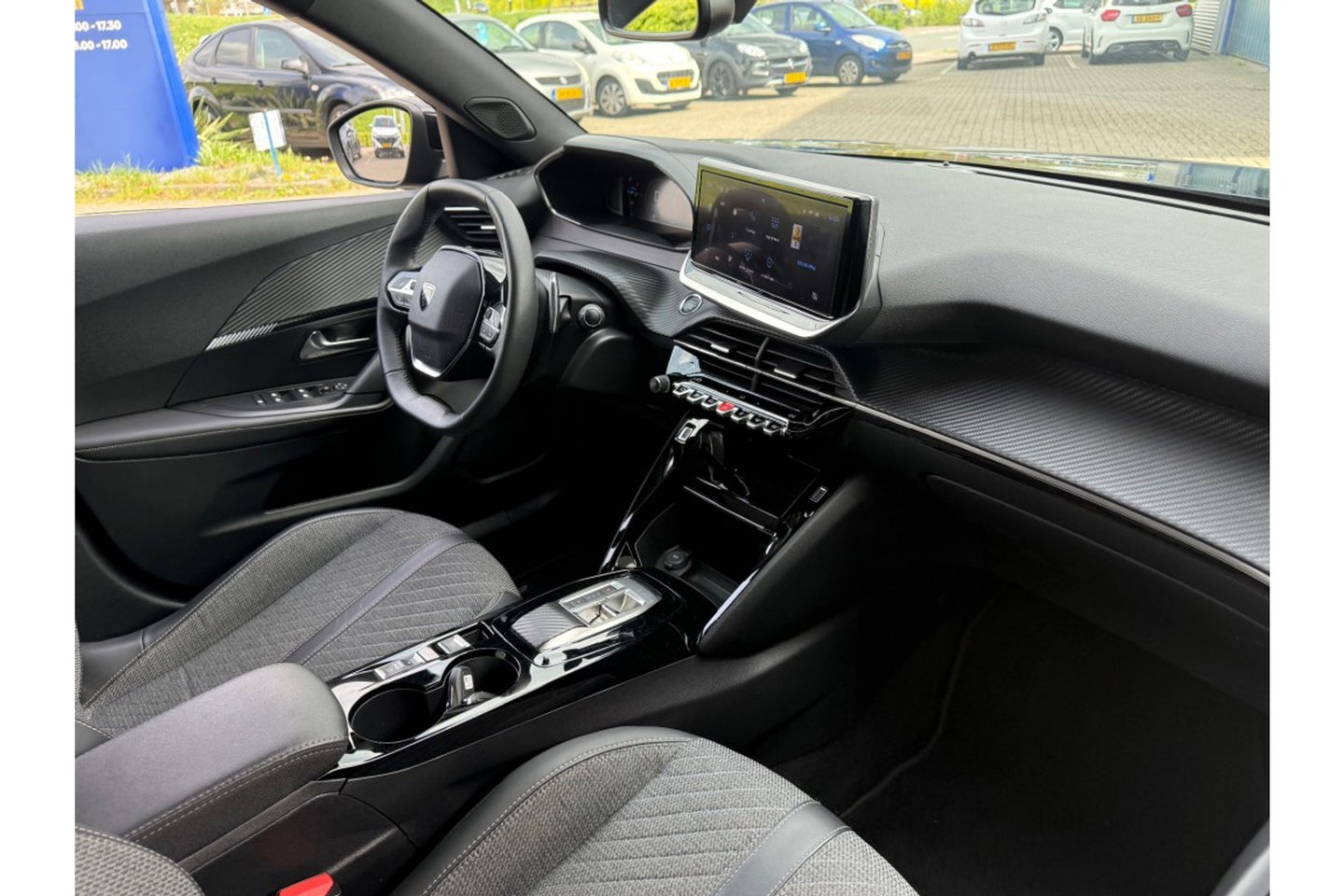 Peugeot 2008 1.2 PURETECH ALLUREPACK AUTOMAAT 130PK AIRCO NAVI CLIMA PDC-CAMERA I-TOGGLE.