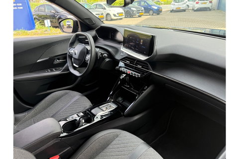 Peugeot 2008 1.2 PURETECH ALLUREPACK AUTOMAAT 130PK AIRCO NAVI CLIMA PDC-CAMERA I-TOGGLE.