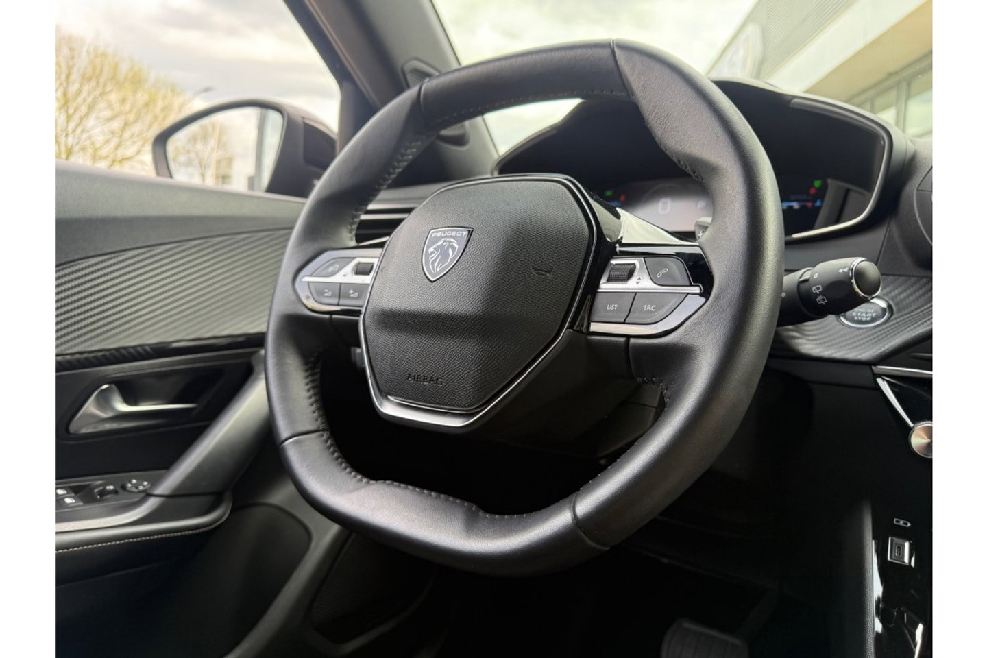 Peugeot 2008 1.2 PURETECH ALLUREPACK AUTOMAAT 130PK AIRCO NAVI CLIMA PDC-CAMERA I-TOGGLE.