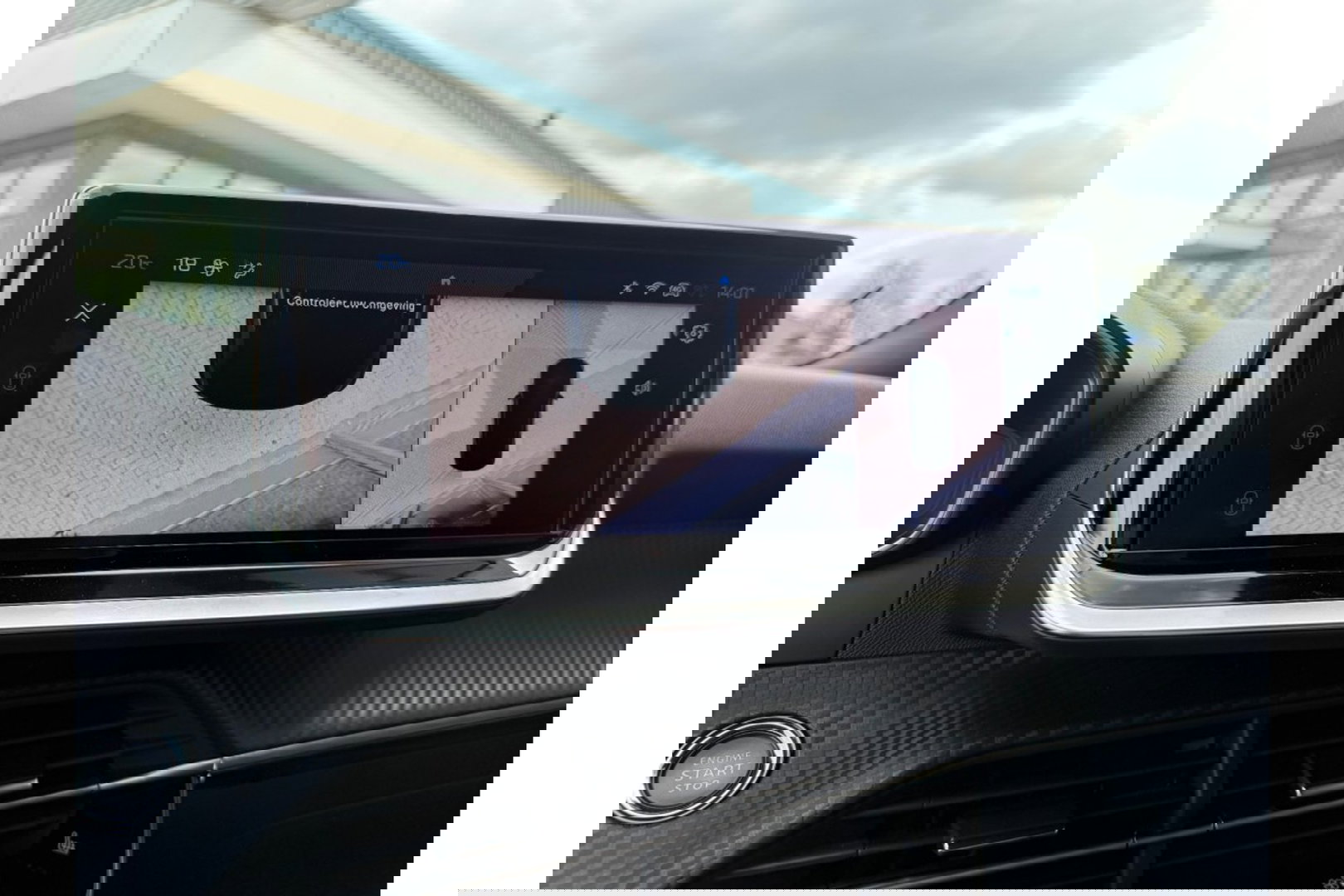 Peugeot 2008 1.2 PURETECH ALLUREPACK AUTOMAAT 130PK AIRCO NAVI CLIMA PDC-CAMERA I-TOGGLE.