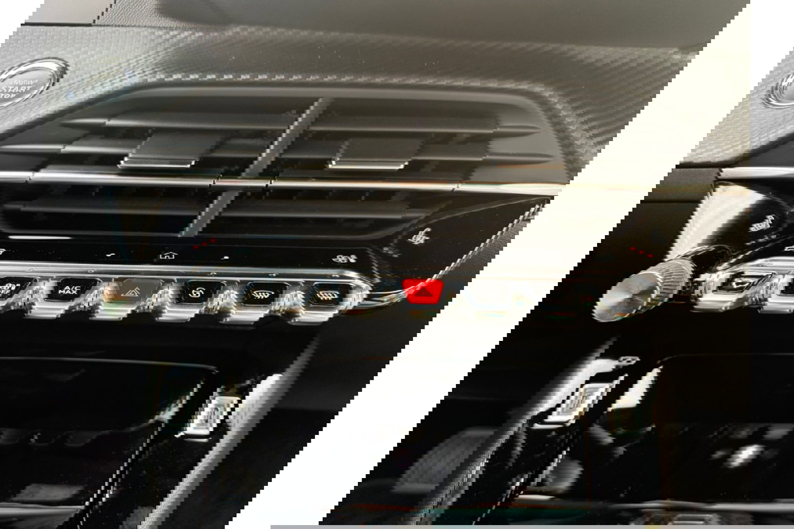 Peugeot 2008 1.2 PURETECH ALLUREPACK AUTOMAAT 130PK AIRCO NAVI CLIMA PDC-CAMERA I-TOGGLE.