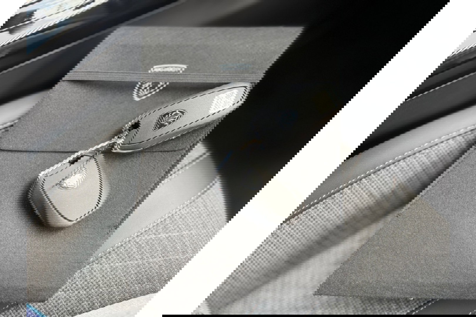 Peugeot 2008 1.2 PURETECH ALLUREPACK AUTOMAAT 130PK AIRCO NAVI CLIMA PDC-CAMERA I-TOGGLE.