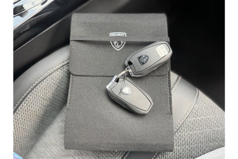 Peugeot 2008 1.2 PURETECH ALLUREPACK AUTOMAAT 130PK AIRCO NAVI CLIMA PDC-CAMERA I-TOGGLE.