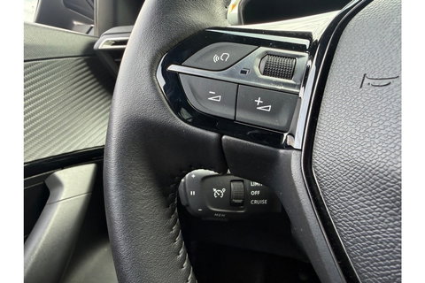 Peugeot 2008 1.2 PURETECH ALLUREPACK AUTOMAAT 130PK AIRCO NAVI CLIMA PDC-CAMERA I-TOGGLE.