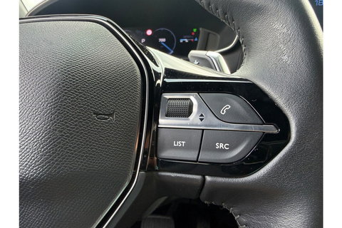 Peugeot 2008 1.2 PURETECH ALLUREPACK AUTOMAAT 130PK AIRCO NAVI CLIMA PDC-CAMERA I-TOGGLE.