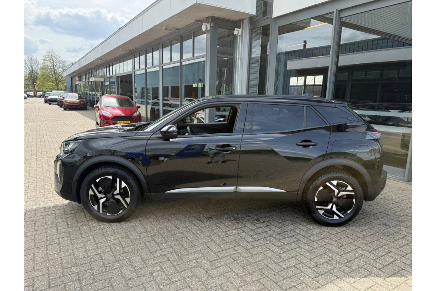 Peugeot 2008 1.2 PURETECH ALLUREPACK AUTOMAAT 130PK AIRCO NAVI CLIMA PDC-CAMERA I-TOGGLE.