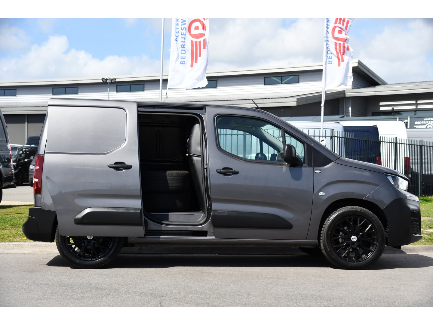 Peugeot Partner 1.5 BlueHDI PB Edition Camera, Cruise, Carplay, Multimedia, Sensoren, Airco, Uniek!