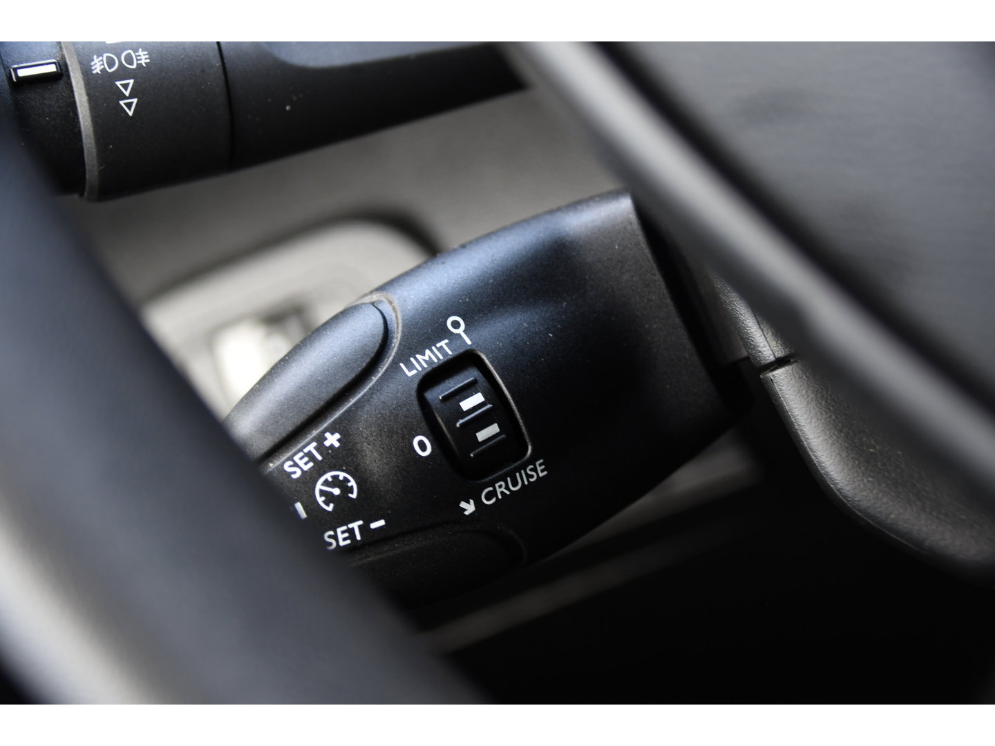 Peugeot Partner 1.5 BlueHDI PB Edition Camera, Cruise, Carplay, Multimedia, Sensoren, Airco, Uniek!