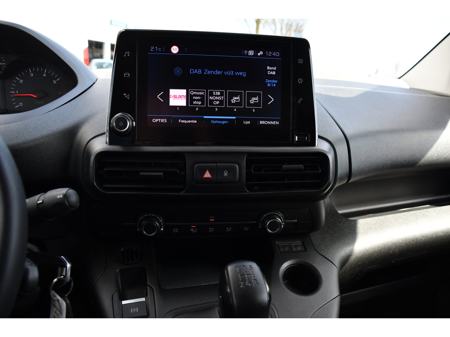 Peugeot Partner 1.5 BlueHDI PB Edition Camera, Cruise, Carplay, Multimedia, Sensoren, Airco, Uniek!